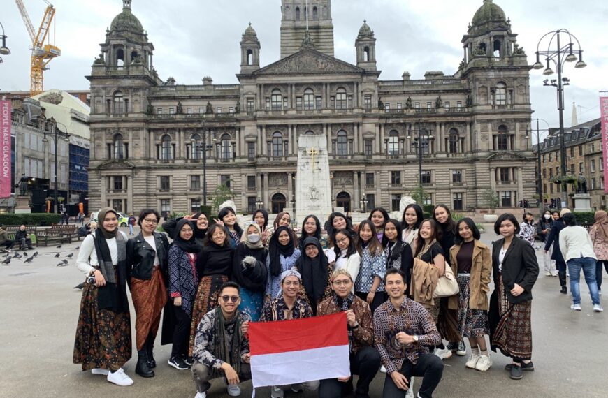 3. University of Glasgow - Hari Batik